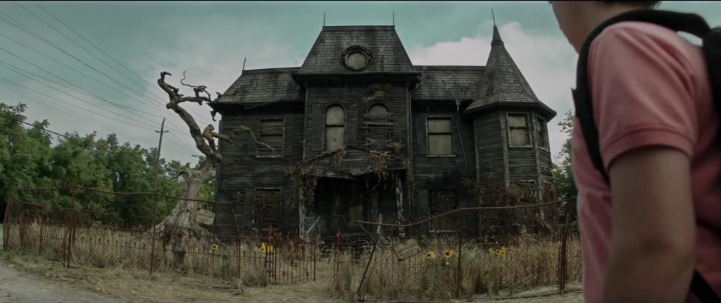 La casa abandonada, tan importante que sabemos de ella en la escena anterior.